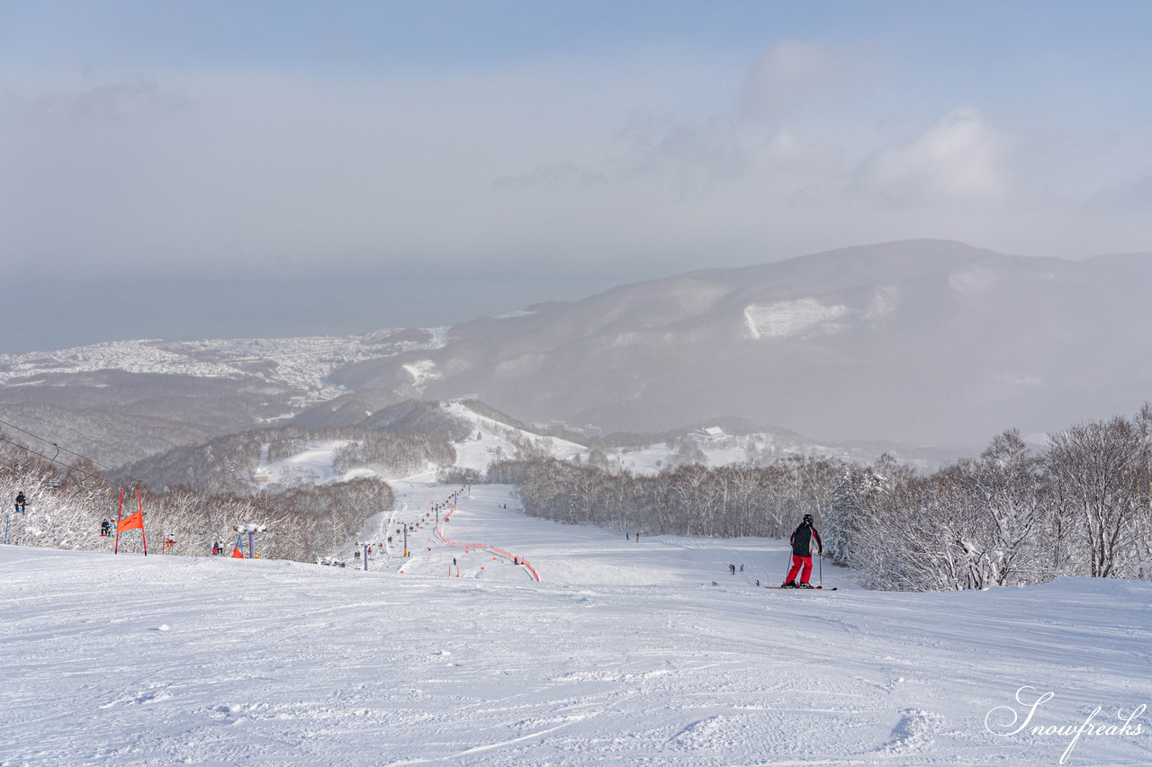 朝里川温泉スキー場　NEWイエローリフト運行開始。そして、新コースも開放間近…。今、北海道で一番“HOT”なスキー場は『ASARI』です！